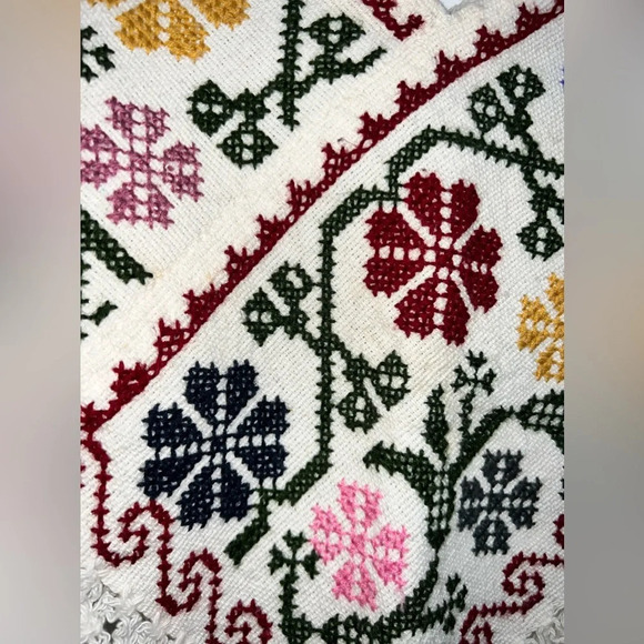 Embroidery Floral poncho for Girls S/M - Picture 2 of 4